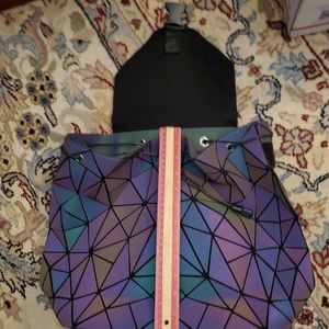THE HOT ONE Geo- color changing back pack